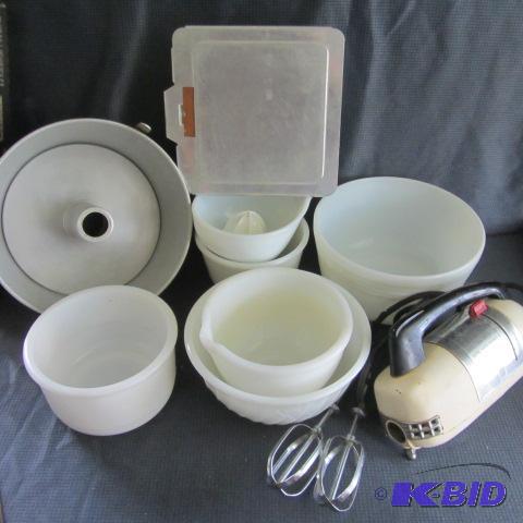 lot 21 image: Stand Mixer, Bowls, Pans