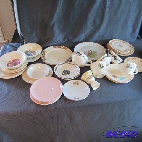 lot 22 image: Vintage China