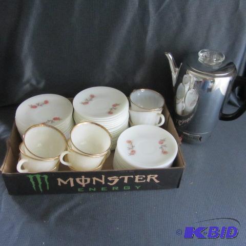 lot 23 image: Coffee Maker, Cups