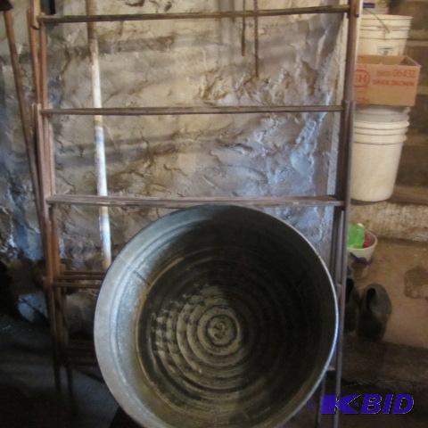 lot 232 image: Galvanized Wash Tub
