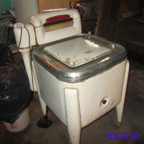lot 234 image: Wringer Washing Machine