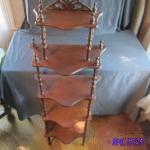 lot 3 image: Etagre