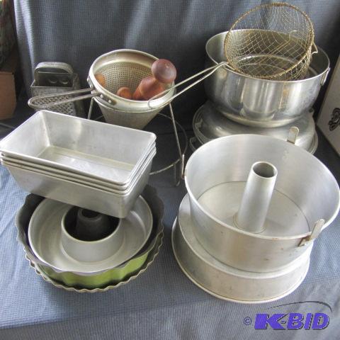 lot 42 image: Bakeware