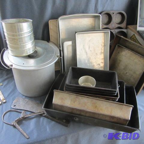lot 43 image: Bake and Cookware
