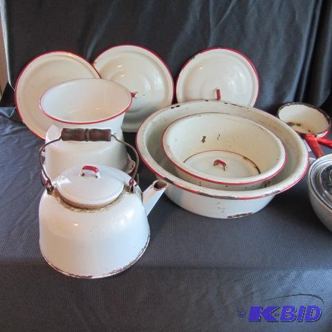lot 6 image: Enamelware
