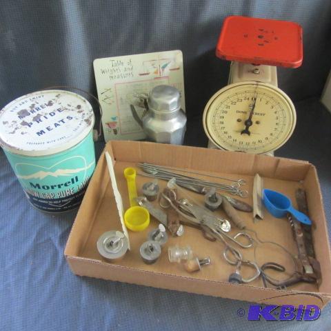 lot 60 image: Vintage Kitchenwares