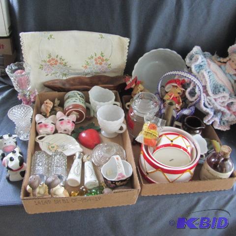 lot 63 image: Knick Knacks