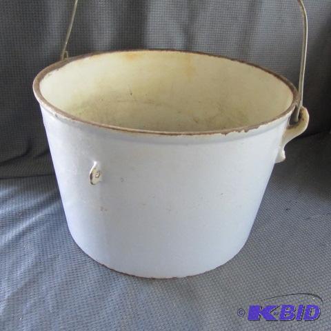 lot 76 image: Porcelain Kettle