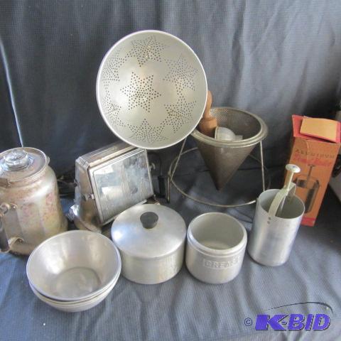 lot 81 image: Vintage Kitchenwares