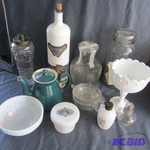 lot 82 image: Drippings Jar, Fire King