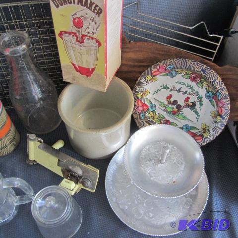 lot 90 image: Aluminum, Kitchenwares