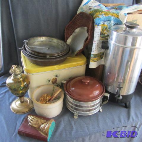 lot 93 image: Coffee Maker, Kitchenwares