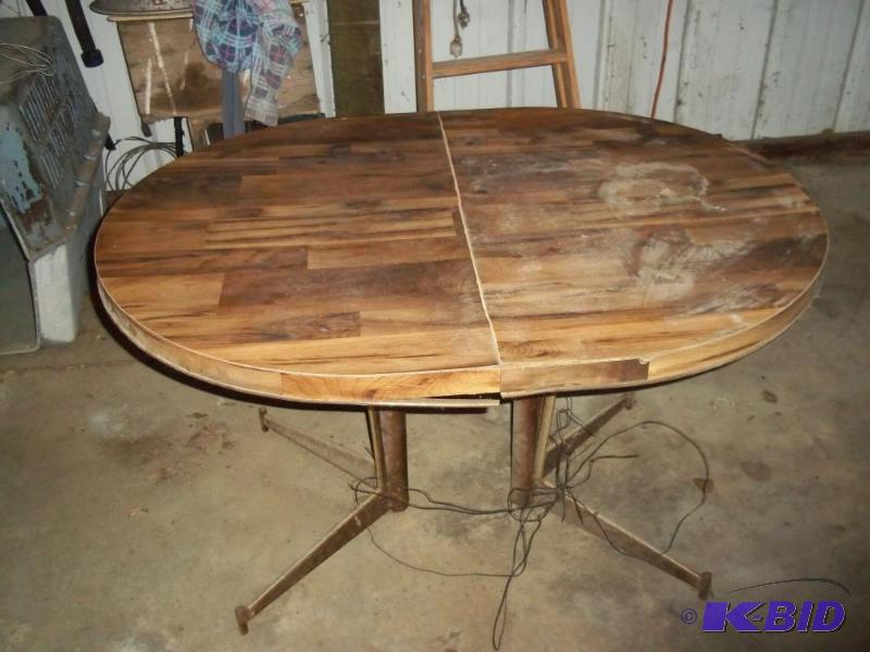 lot 10 image: Oval table...