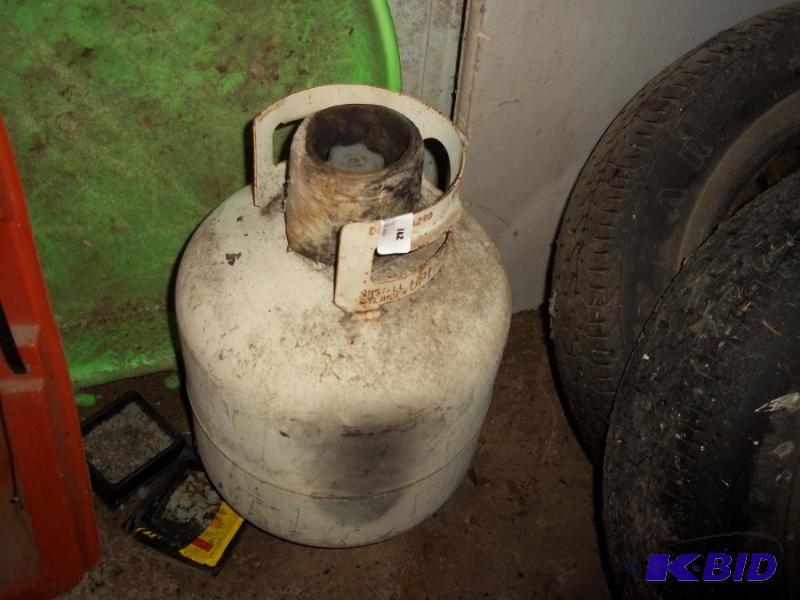 lot 102 image: 20 lb Propane tank...