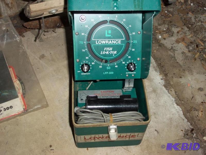 lot 106 image: Vintage Lowrance Fish LO-K-TOR green metal fi...