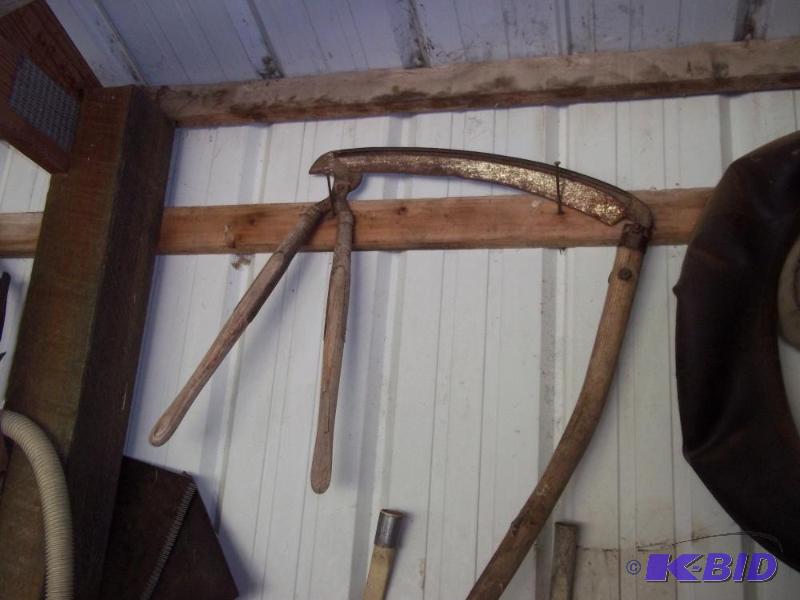 lot 110 image: Sye and loppers...