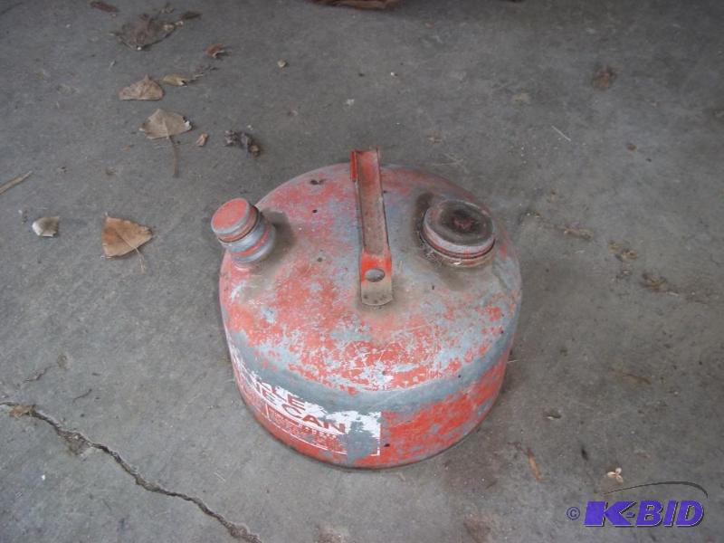 lot 124 image: Vintage 2 gallon metal gas can...