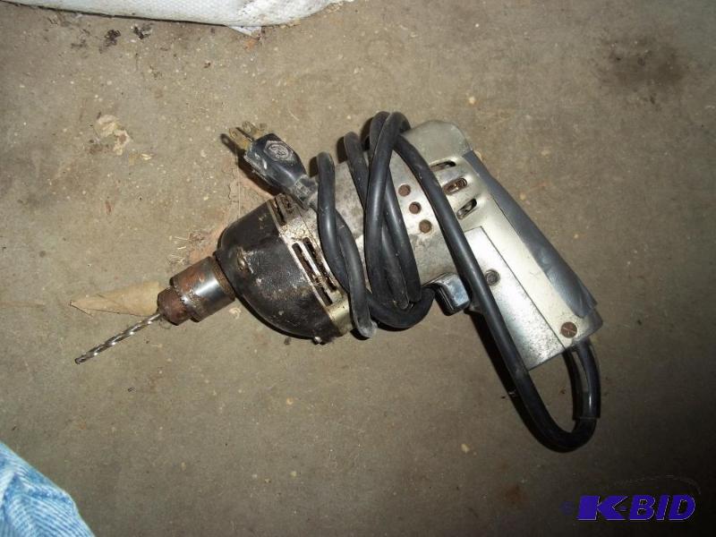 lot 127 image: Electric drill consignor states works good...