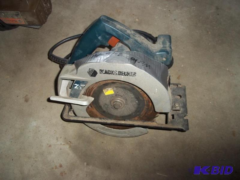 lot 128 image: Black and Decker skill saw consignor states w...