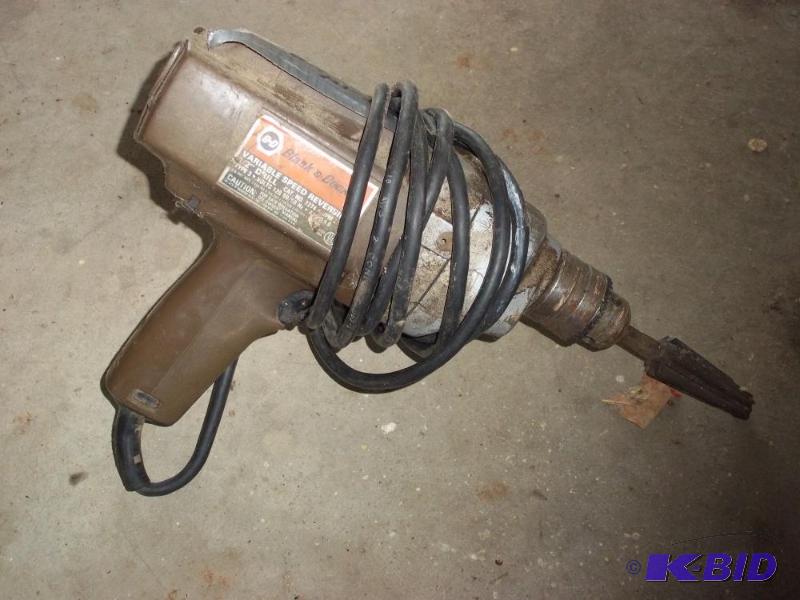 lot 129 image: Black and Decker electric drill 12 inch cons...