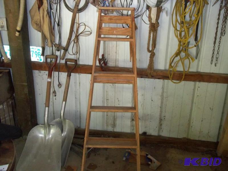lot 138 image: Wood step ladder...