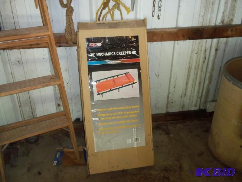 lot 142 image: New Grip 36 mechanics creeper...
