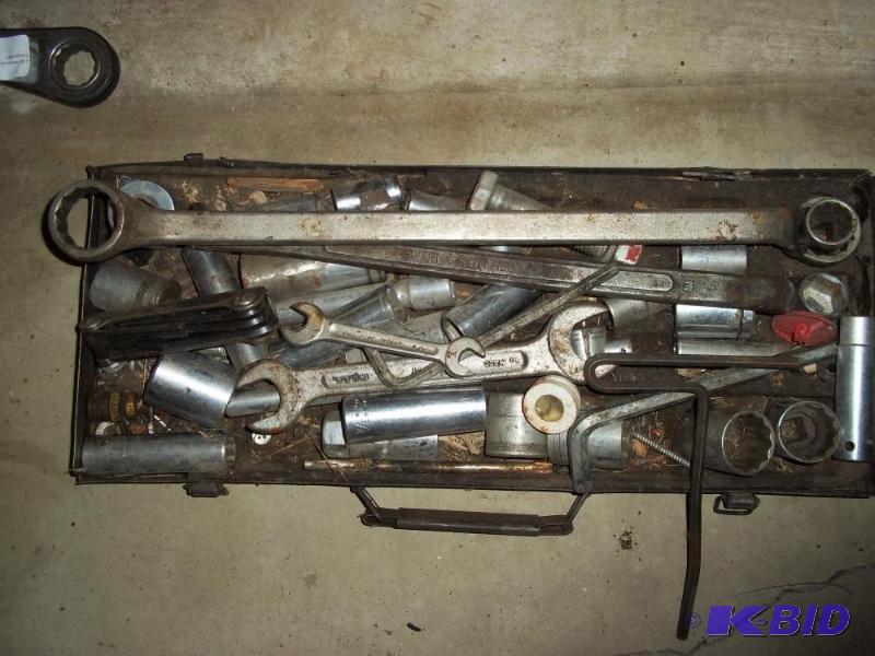 lot 143 image: Tool tray with assorted sockets and wrenches...