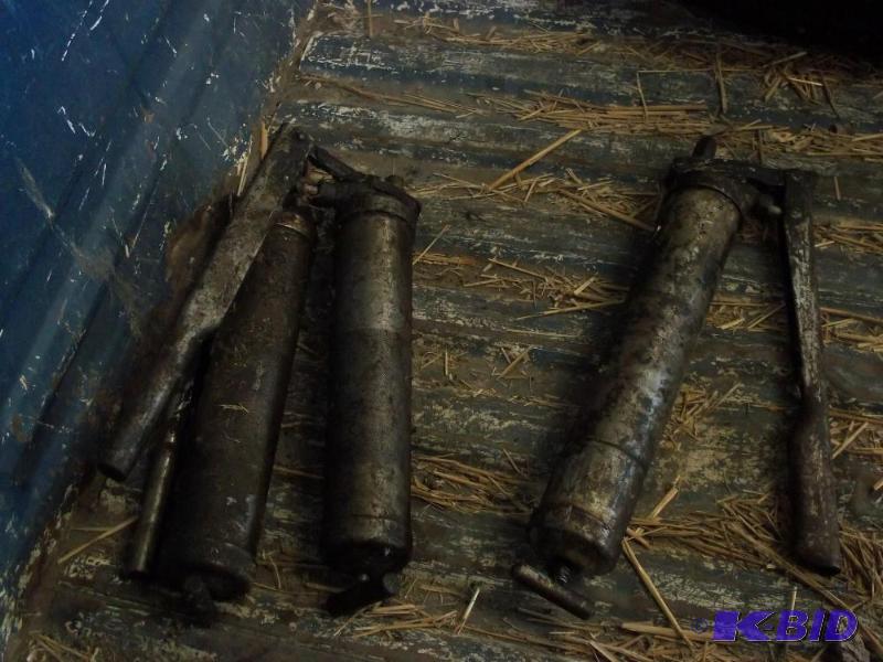 lot 20 image: 3 grease guns...
