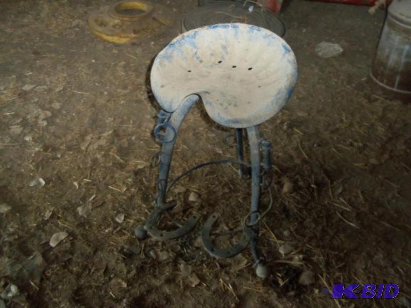 lot 22 image: Rustic blue bar stool...