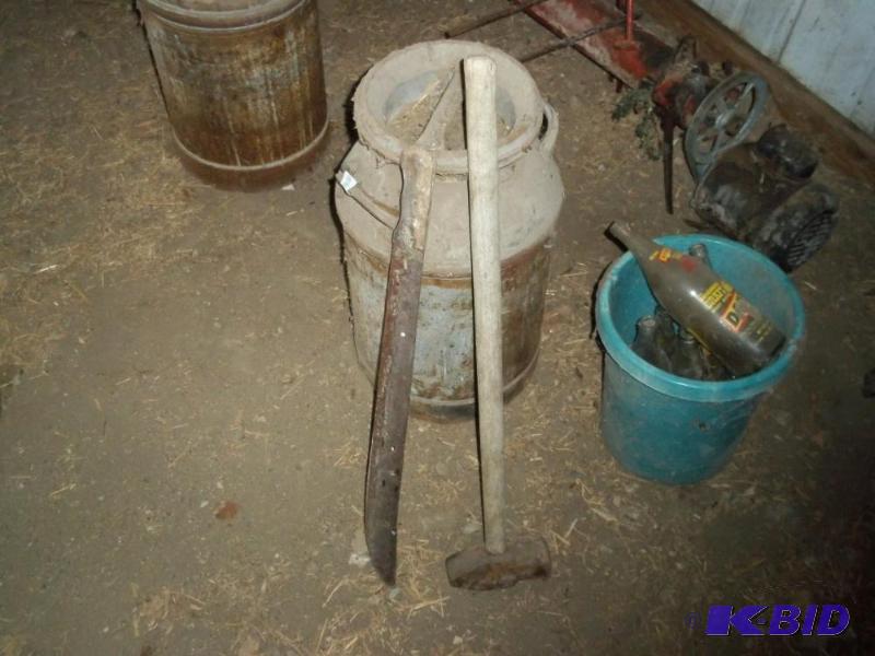 lot 24 image: Sledge Hammer and machete...