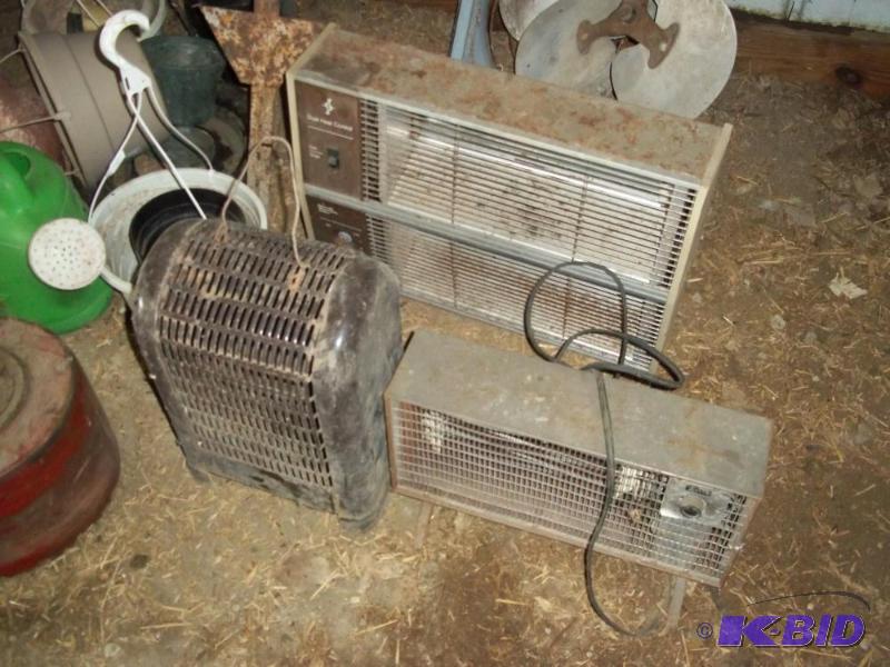 lot 27 image: 3 portable electric heaters...
