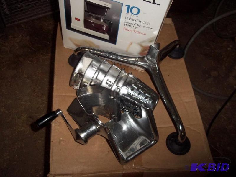 lot 35 image: Over 50 year old salad maker...