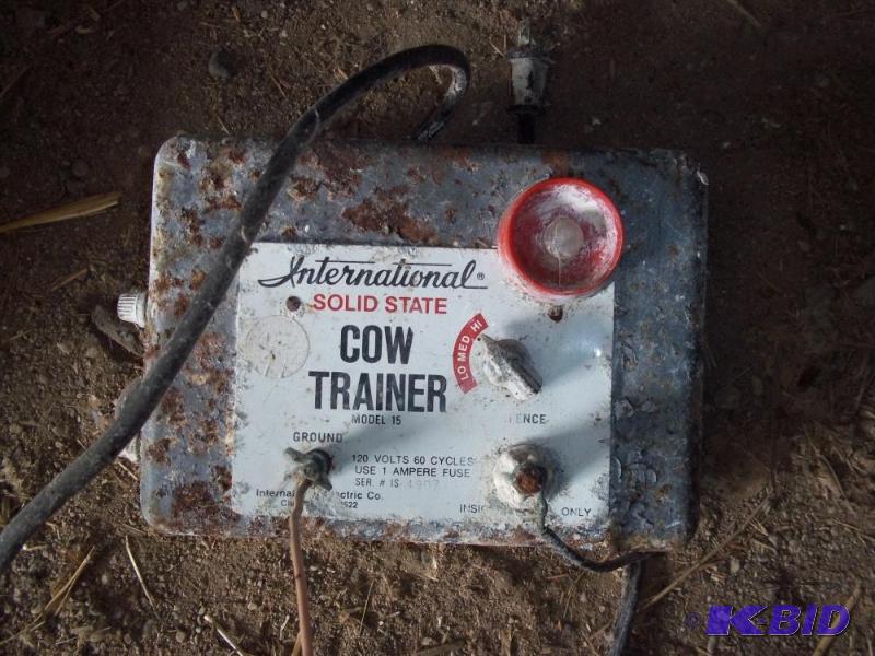 lot 46 image: International cow trainer Model 15   120 Volt...