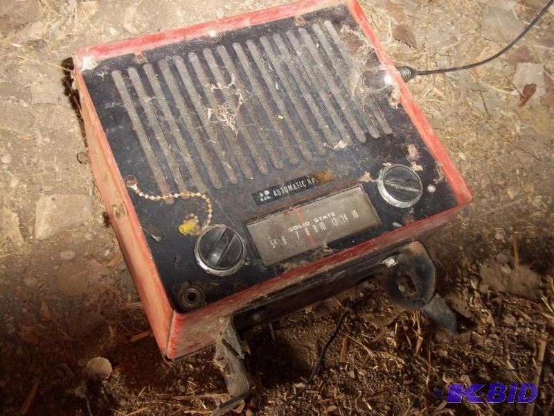 lot 48 image: Vintage automatic AM turn dial radio   vintag...