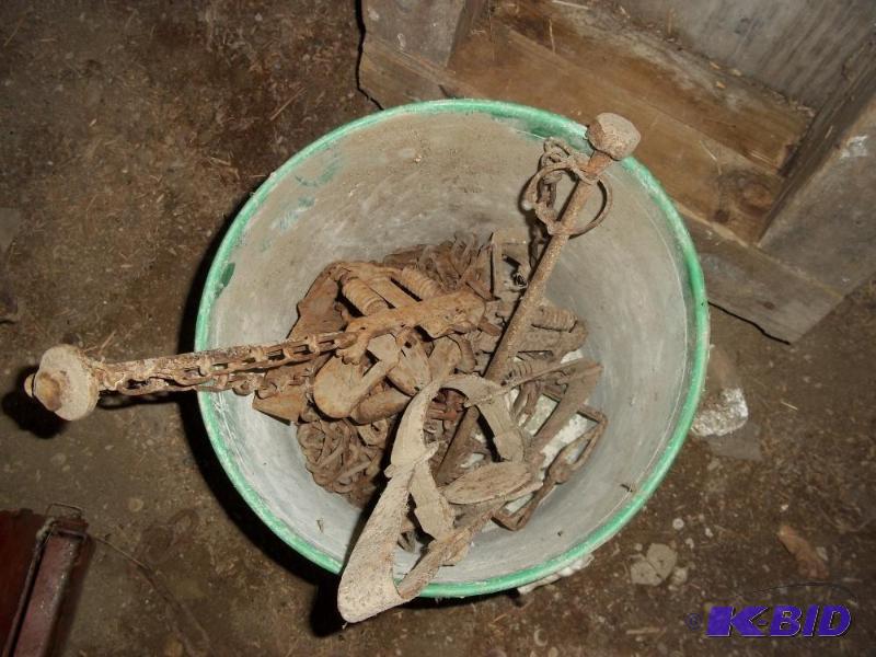 lot 52 image: 5 gallon pal with assorted metal traps and st...