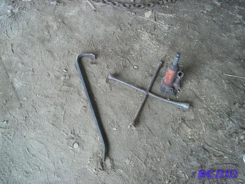 lot 76 image: Lot of 4 way tire iron   jack  crow bar ...