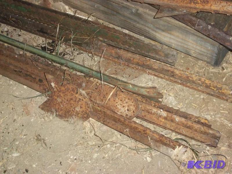 lot 8 image: 5 U-post fence posts...