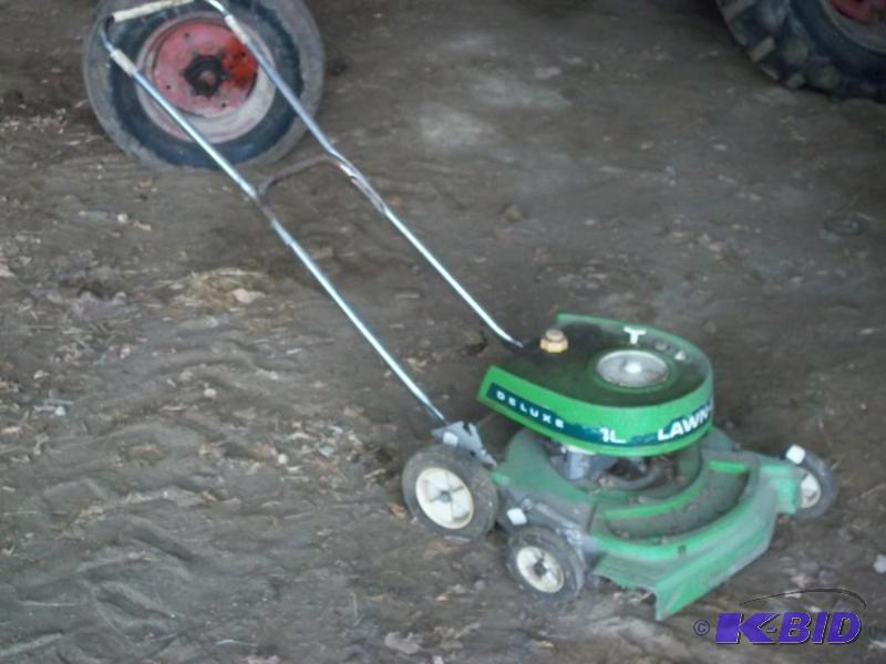 lot 80 image: Lawn Boy deluxe push mower...