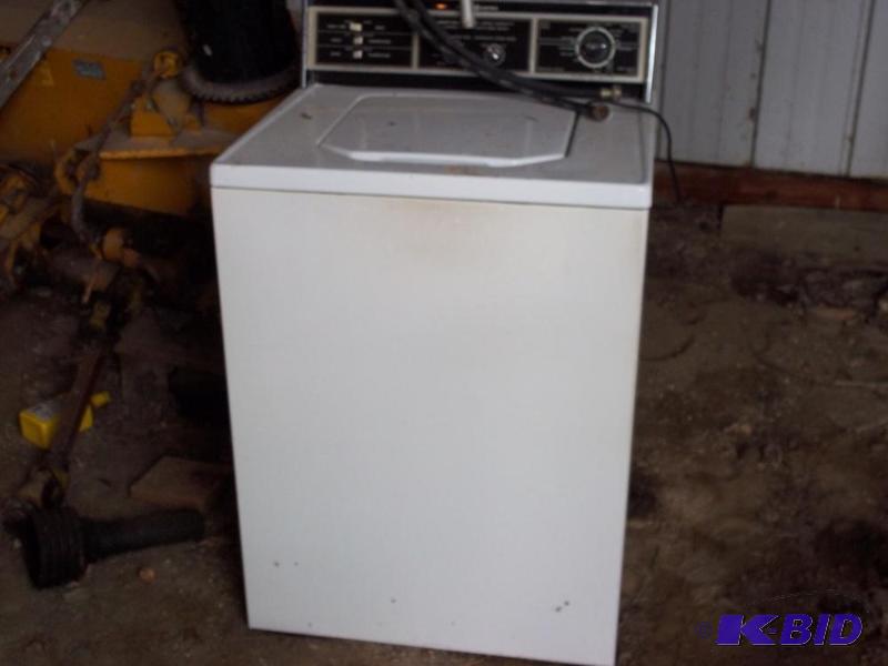 lot 81 image: GE Washing machine. Heavy duty extra large ca...