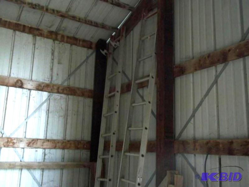 lot 83 image: 24 extension ladder...