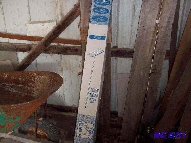 lot 90 image: Barely used snow rake...