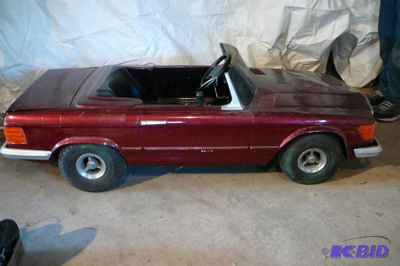 RESERVE. Mercedes-Benz childrens car with Hon...