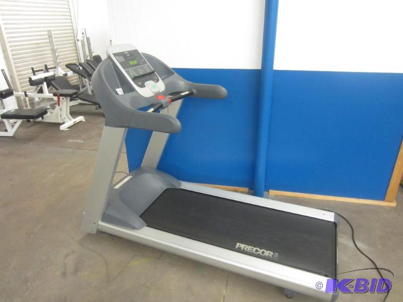 lot 19 image: Precor 932 Treadmill  light-comercial