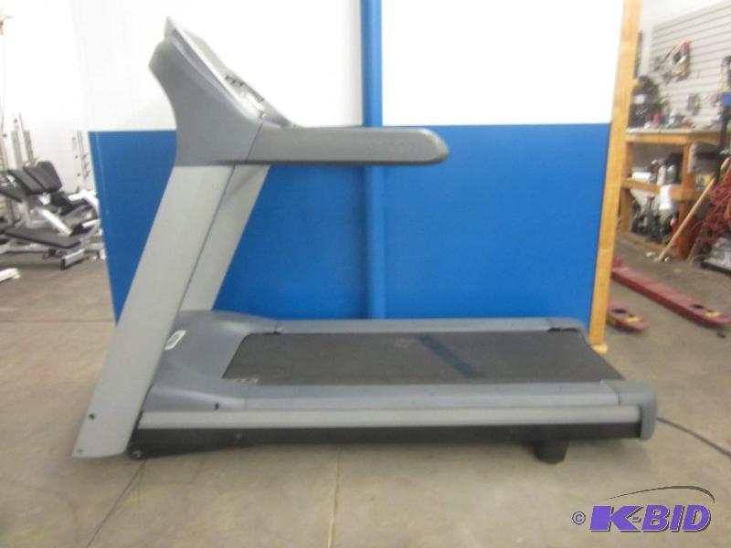 lot 20 image: Precor 956i Treadmill  Full Commercial - Top Precor Model.