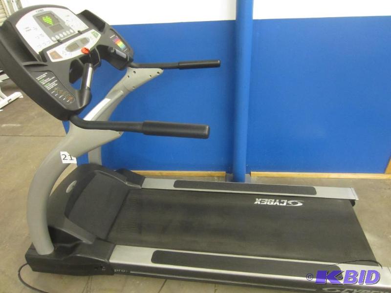 lot 21 image: Cybex 530T Commercial Grade Treadmill