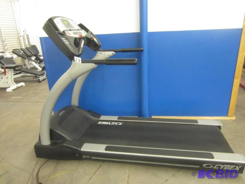 lot 23 image: Cybex 530T Commercial Grade Treadmill
