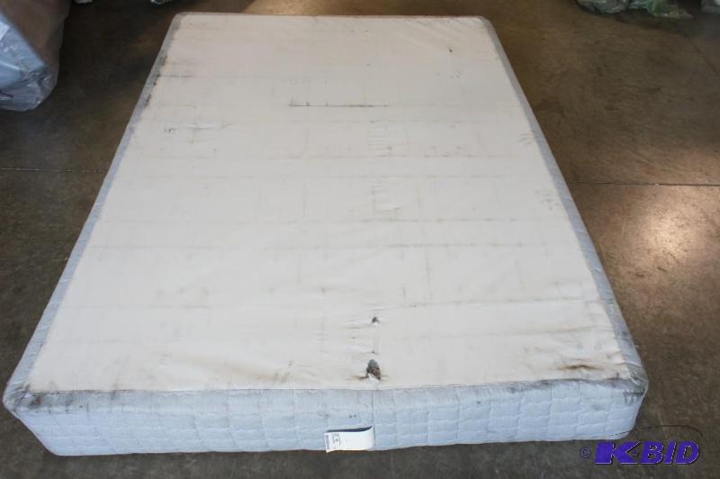 Serta Queen Box Spring. MSRP $299.This box sp...