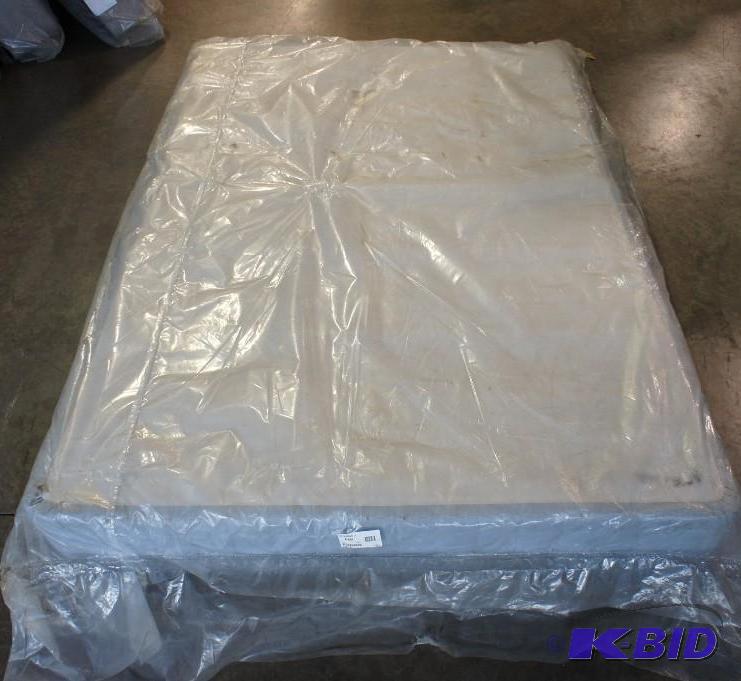 Serta Full Box Spring. MSRP $259. Dirt on pla...