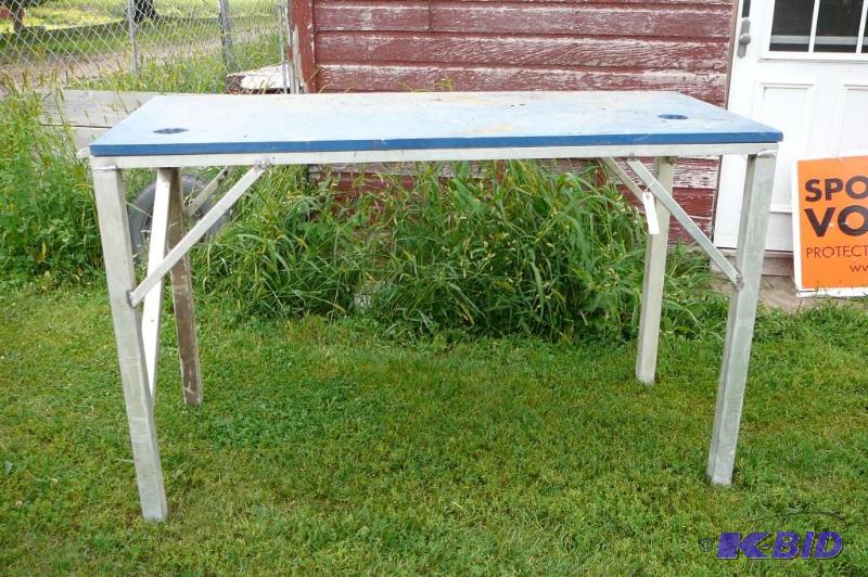 lot 224 image: Alum Fish Cleaning Table with poly top 5 Lon...