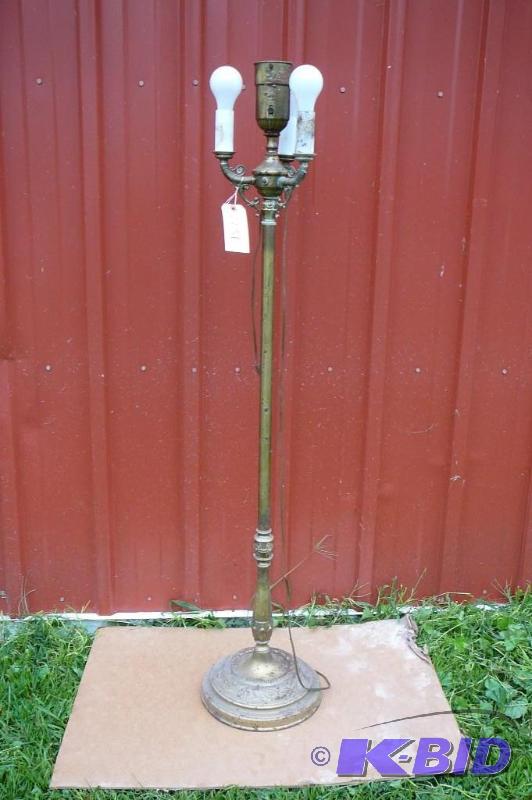lot 231 image: Pedestal lamp...